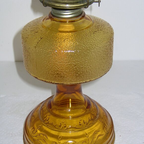 Vintage EAGLE Yellow Amber Kerosene Oil Lamp. Beaded  Beaded - Glass pressed A - Picture 5 of 5